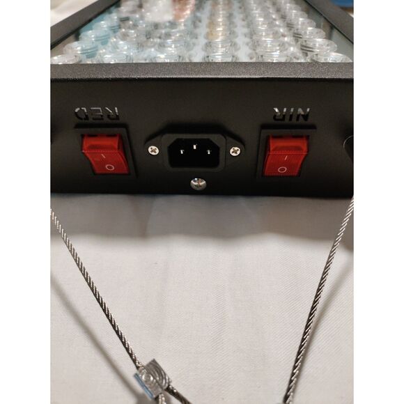 REDLOOK Red Light Therapy Device for Face and Body - Picture 5 of 9